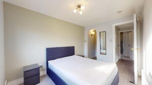 Harp Island Close, London